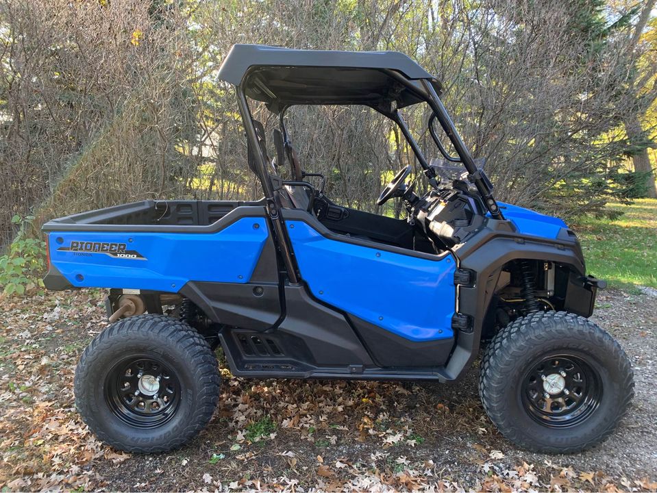 2018 Honda Pioneer 1000 right