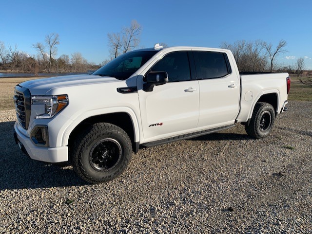 2021 GMC white Fender pic 2jpg