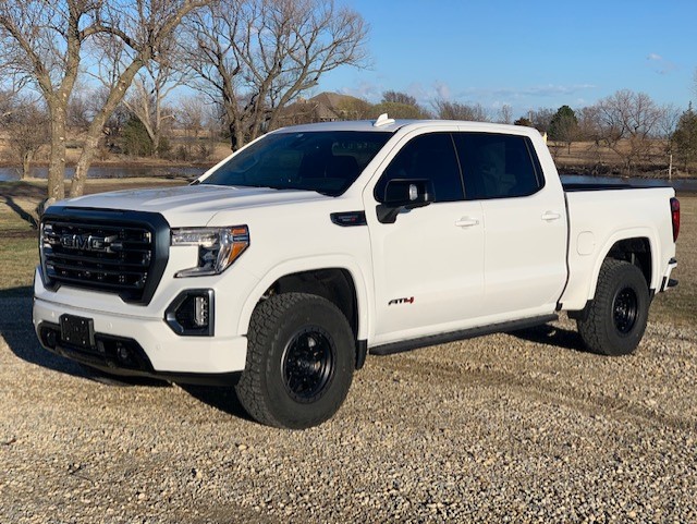 2021 GMC white Fender pic 8