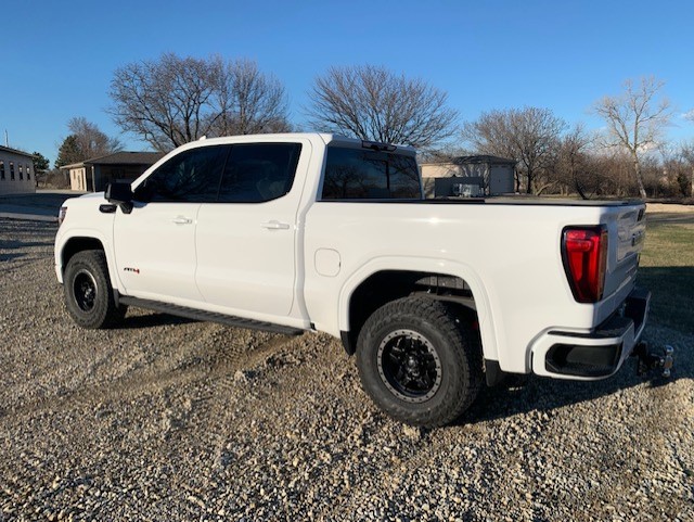 2021 GMC white Fender pic 9