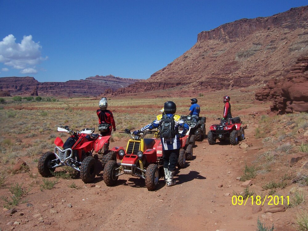 30  the group on the lead in trail to Kane Creek Canyon