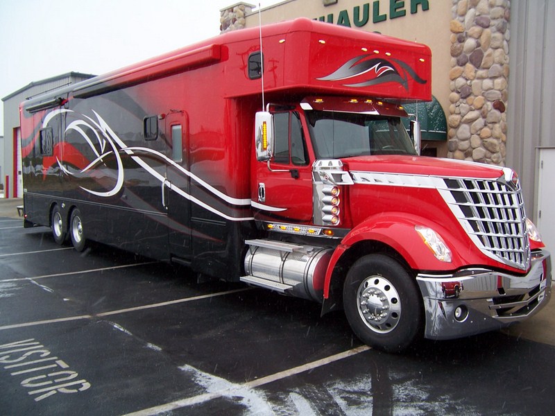 Lonestar Motorhome by Showhauler