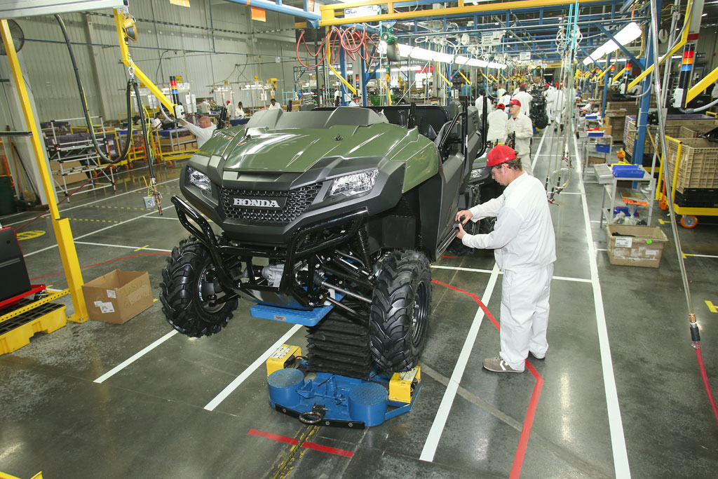 2014-Honda-Pioneer-Factory-03